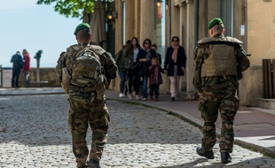 Illustration de légionnaires engagés dans la mission Sentinelle à Lyon.