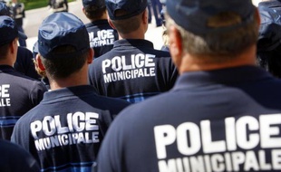 Youssef, un jeune homme de 24 ans, s'est noyé dans la nuit de lundi à mardi à Melun après avoir tenté d'échapper à un contrôle d'identité en sautant dans la Seine, aux courants forts, son frère et un policier ayant essayé en vain de le sauver.