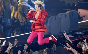 Katy Perry a du quinoa entre les dents? Et alors !