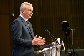 Malgré la pandémie, Bruno Le Maire, fidèle à sa ligne néolibérale, fait de la lutte contre les déficits sa priorité.