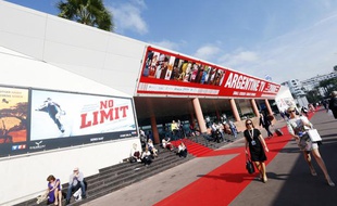 Le Palais des Festivals de Cannes, lundi 8 octobre, pour l'ouverture du Mipcom.