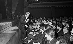 Johnny Hallyday lors de sa première à l'Olympia, en 1964.