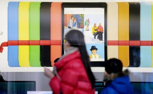 China Mobile, premier opérateur de téléphonie mobile en Chine, a démarré vendredi la vente de l'iPhone d'Apple dans tout le pays, le groupe américain espérant bénéficier des millions de clients dont se prévaut le groupe chinois.