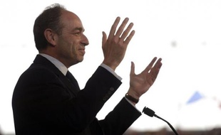 En actant la reconnaissance des "mouvements" au sein de l'UMP, Jean-François Copé a voulu prendre de vitesse ses adversaires pour le leadership du parti, François Fillon et Xavier Bertrand, qui l'accusent de jouer sa carte personnelle et d'anticiper la défaite de Nicolas Sarkozy