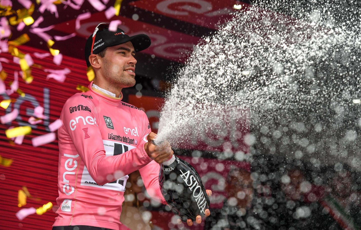 Tom Dumoulin a conservé son maillot rose de leader du Tour d'Italie au terme de la 18e étape, très montagneuse, le 25 mai 2017. 