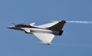Les négociations entre Dassault et l'Inde sur la vente de 126 avions de combat Rafale achoppent sur la responsabilité du français pour les appareils devant être assemblés sur place, selon The Indian Express vendredi, un point de désaccord confirmé dans le milieu aéronautique.