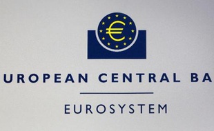 La politique monétaire très généreuse de la Banque centrale européenne (BCE), avec des taux d'intérêt à un niveau plancher et un programme de rachat massif de dette, a alimenté la baisse des taux sur les marchés obligataires