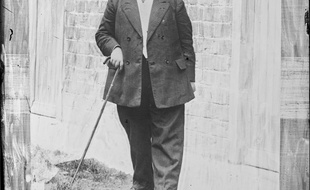 Madeleine Pelletier, première femme interne qui s'habillait en homme et défendait un féminisme radical et précurseur des grandes avancées du XXe siècle.