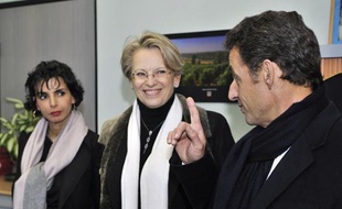 Rachida Dati, Michèle Alliot-Marie et Nicolas Sarkozy en visite dans les locaux de la police scientifique, le 14 janvier 2009 à Orléans.