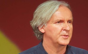 Le réalisateur James Cameron, lors de la conférence de presse d'Ubisoft, le 1er juin à Los Angeles, pour le jeu tiré de son futur film Avatar