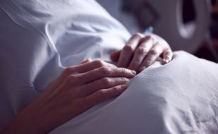 Un lit d'hôpital. (illustration)
