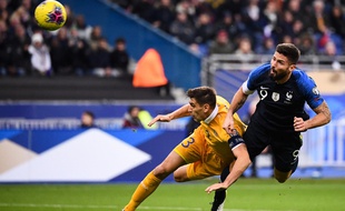 79e minute, Giroud met le penalty!! Les Bleus prennent enfin l'avantage.