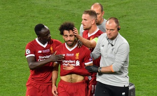 Mohamed Salah sort sur blessure lors de la finale de la Ligue des champions Real Madrid-Liverpool, le 26 mai 2018.