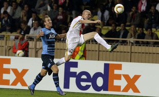 Tottenham's Harry Kane, left, challenges for the ball with Monaco's Andrea Raggi during their Europa League group J soccer match in Monaco stadium, Thursday, Oct. 1, 2015. (AP Photo/Lionel Cironneau)/MON102/359744299611/1510011938