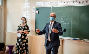 Le ministre de l'Education, Jean-Michel Blanquer en visite dans une école de l'Oise, le 21 août 2020.