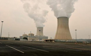 Le réacteur numéro un de la centrale nucléaire de Civaux (Vienne) a été évacué jeudi après le déclenchement concomitant des dosimètres de six intervenants lors d'une opération de décontamination, un incident "négligeable" qui selon l'Autorité de sûreté nucléaire devrait être classé au niveau 0, le plus faible.