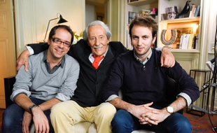 Michel Pimpant et Quentin Leclerc (à droite) entourent le comédien Jean Rochefort.