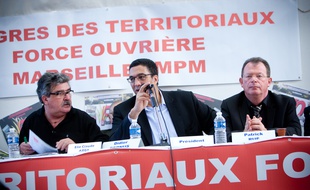 Congrès des territoriaux du syndicat FO à la bourse du travail en 2012. Patrick Rué nouveau secrétaire général (d) et Elie Claude Argy ancien secrétaire général ( g)