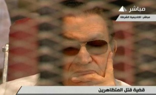 L'ex-président égyptien Hosni Moubarak, renversé par une révolte populaire début 2011, doit quitter jeudi sa prison du Caire pour être assigné à résidence, probablement dans un hôpital militaire, avant la reprise dimanche de son procès pour meurtre de manifestants.