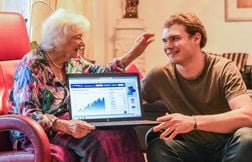 La bienveillance, antivirus des jeunes face aux risques numériques des aîné…