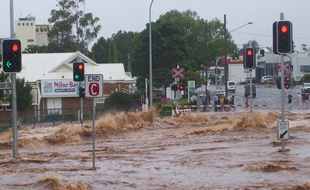 Une vague de deux mètres a inondé les rues de Toowoomba, le 10 janvier, en Australie.