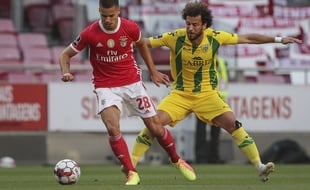 L'Allemand de Benfica Julian Weigl est l'un des deux joueurs envoyés à l'hôpital après le caillassage du bus de l'équipe, le 4 juin 2020.