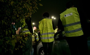 Réunion de préparation pour le 17 novembre de gilets jaunes, devant un supermarché du 77 novembre 2018
