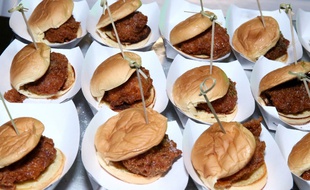 Des hamburgers réalisés lors d'une soirée par un chef américain (image d'illustration).