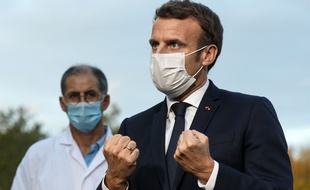 Emmanuel Macron lors d'un déplacement au centre hospitalier René Dubos de Pontoise, dans le Val d'Oise, le 23 octobre 2020.