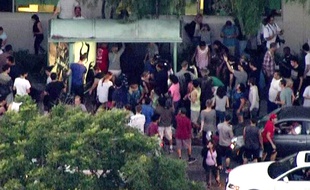 Des Californiens participent à la chasse au trésor de @HiddenCash, le 29 mai, à Burbank.