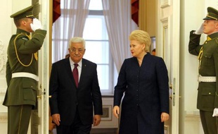 Le développement des colonies israéliennes en territoire palestinien "entrave" les pourparlers de paix, a regretté lundi la présidente de la Lituanie dont le pays assure la présidence semestrielle de l'UE.
