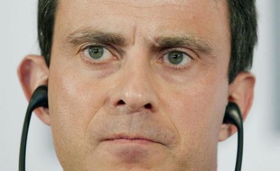 Le ministre de l'Intérieur Manuel Valls assure qu'il y a en France aujourd'hui "plusieurs dizaines de Merah potentiels", parlant d'un "ennemi intérieur", dans un entretien avec des lecteurs du Parisien publié vendredi.