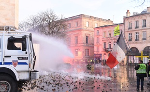 Quelque 4.600 «gilets jaunes» ont défilé lors de l'acte 8 dans les rues de Bordeaux, consacrant la capitale de Nouvelle-Aquitaine comme l'un des bastions du mouvement.