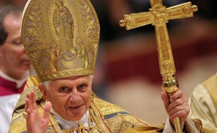 La position du pape Benoît XVI justifiant l'usage du préservatif "dans certains cas" est saluée en Afrique comme "un grand pas" par des ONG de lutte contre le sida, mais l'église catholique s'inquiète d'une altération des propos du pape.