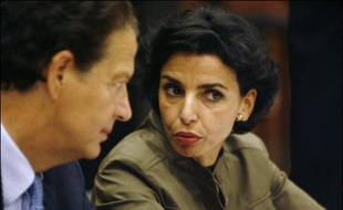 La ministre de la Justice, Rachida Dati, évoquant les dernières heures de la campagne des législatives, a appelé vendredi, lors d'une réunion publique à Lyon, les militants et électeurs de l'UMP à rassembler leurs "dernières forces" afin d'assurer la victoire de la droite dimanche.