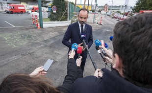 Le Premier ministre Edouard Philippe s'est rendu le 30 septembre sur le site de l'usine Lubrizol à Rouen, théâtre d'un important incendie dans la nuit du 25 au 26 septembre.