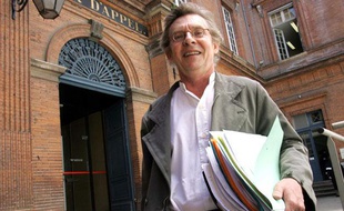 Portrait de Me Christian Etelin, l'avocat du suspect des tueries de Toulouse et Montauban.
