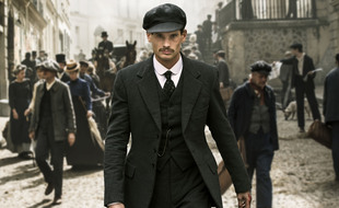 Jérémie Laheurte campe l'inspecteur Jouin dans « Paris Police 1900 ».