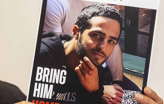 Il se trouvait près du kibboutz de Nahal Oz avec son unité de blindés quand il a été enlevé. Nimrod Cohen est originaire de Rehovot, au sud de Tel-Aviv, et portait toujours un Rubik’s Cube sur lui.