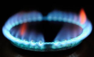 Le Conseil d'Etat a invalidé jeudi en référé la limitation par le gouvernement à 2% de la hausse des tarifs réglementés du gaz au quatrième trimestre 2012, ouvrant ainsi la porte à une nouvelle hausse pour les consommateurs.