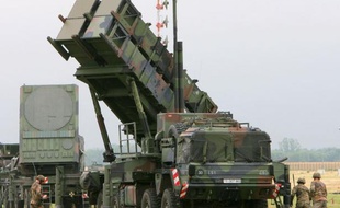 Face au risque de débordement du conflit, l'Otan a annoncé avoir reçu une demande formelle de la Turquie pour le déploiement de missiles de défense anti-aérienne Patriot.