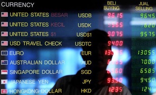 Les taux auxquels s'échangent les monnaies à Jakarta (Indonésie) en octobre 2008.