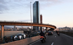 Des automobilistes sur le périphérique marseillais.