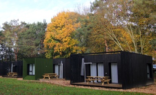 Le camping des Gayeulles à Rennes, où des hébergements dans des containers ont été installés.
