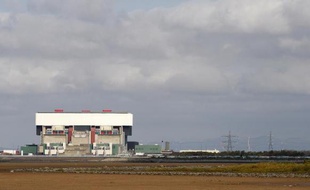 La centrale nucléaire Heysham 2 vue de la plage, le 24 septembre 2008, dans le nord-est de l'Angleterre