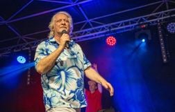 Patrick Sébastien répond à la polémique par la fête