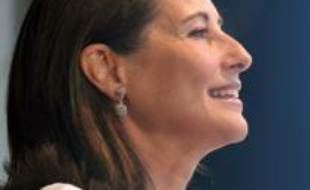Ségolène Royal a appelé jeudi à La Rochelle Nicolas Sarkozy à "sortir de l'inertie" et de "l'illusion du mouvement" et à apporter des "réponses concrètes" aux "besoins extrêmement urgents" exprimés en cette rentrée.