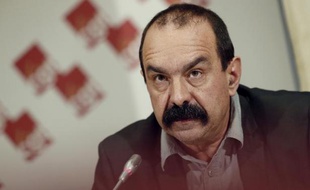 Le patron de la fédération CGT de la métallurgie, Philippe Martinez, s'exprime lors d'une conférence de presse le 14 janvier 2015 à Paris