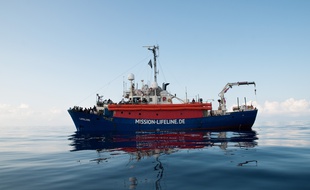 Le bateau Lifeline est coincé en Méditerranée alors que l'Italie lui refuse l'entrée dans ses ports et que la France ne semble pas prête à accueillir les 234 migrants à bord.