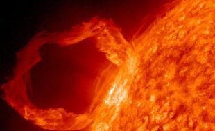 Une éruption solaire de 2010, observée par la sonde SDO.